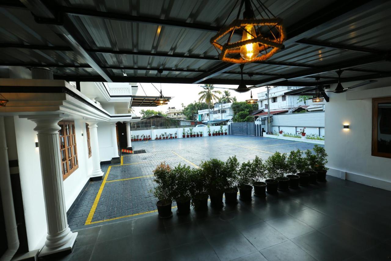 Ahlan Luxury Rooms Kochi Exterior foto