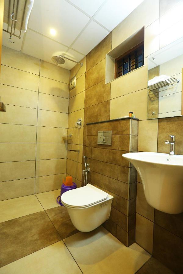 Ahlan Luxury Rooms Kochi Exterior foto